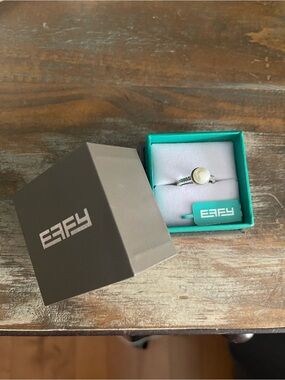 Effy Ring with White Pearl